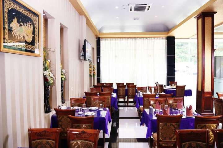Dining 46 of 51