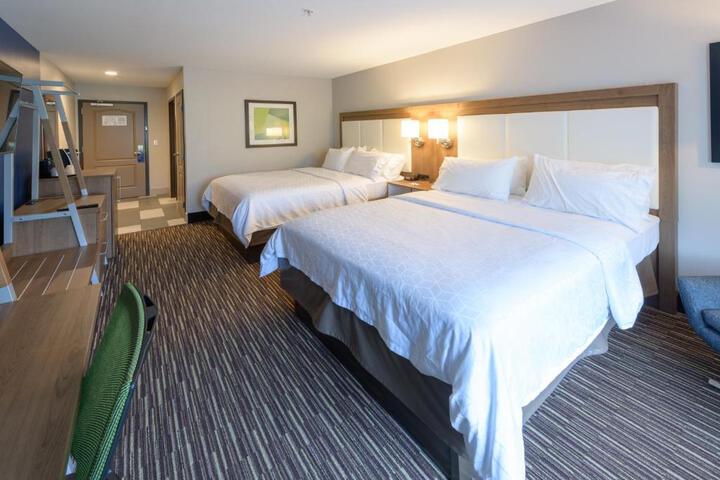 2 Queen Beds (4 of 11)