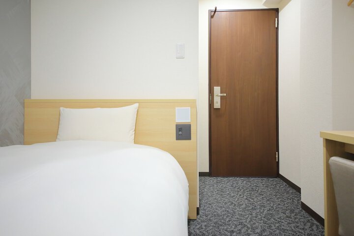 Room 27 of 107