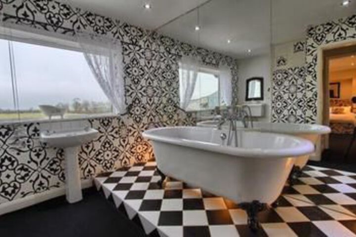 Room 4 of 27