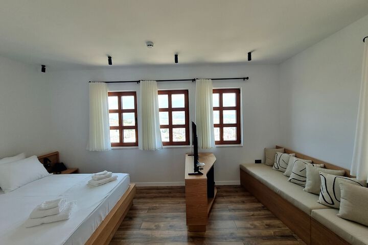 Room 8 of 44