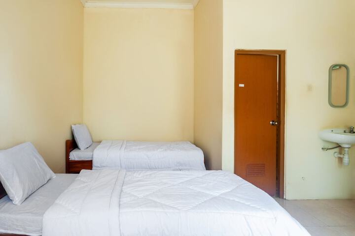 Room 8 of 32