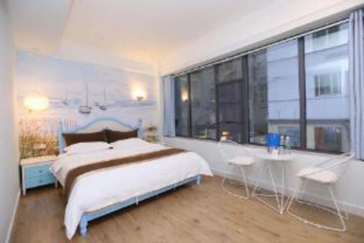 Room 4 of 6