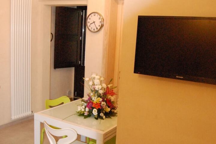 Room 13 of 32