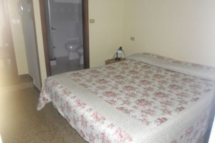 Room 37 of 62