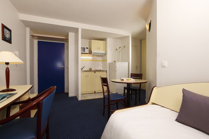 Room 9 of 18