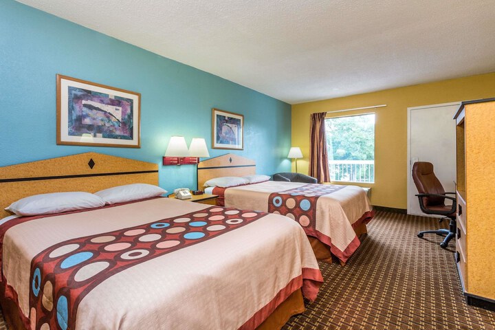 2 Double Beds (3 of 4)