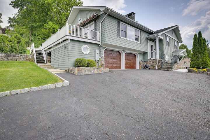 New Fairfield Vacation Rental w / Lake Views!