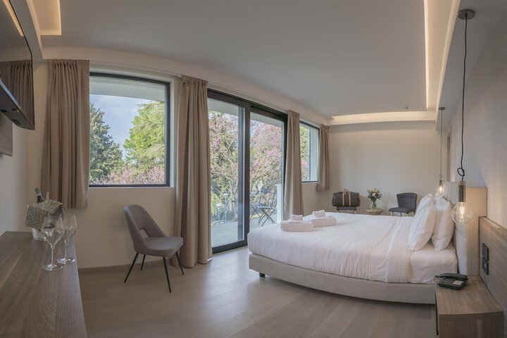 Room 8 of 34