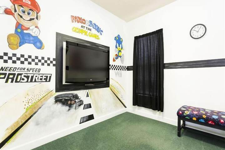 Room 11 of 33