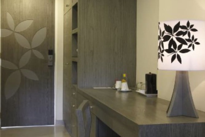 Room 8 of 75