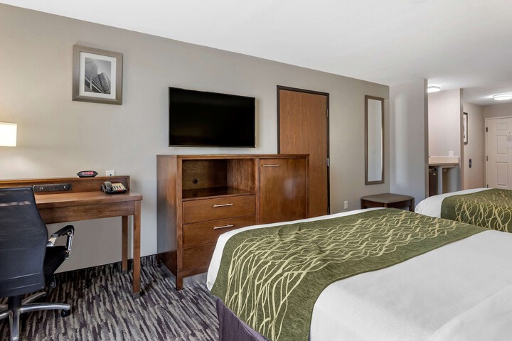 2 Queen Beds (3 of 10)
