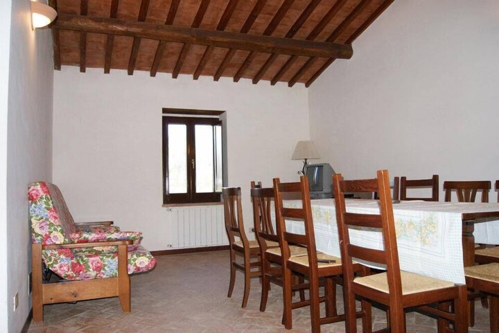 Room 8 of 34