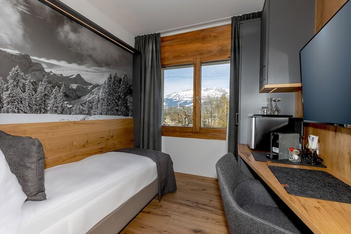 Room 3 of 20