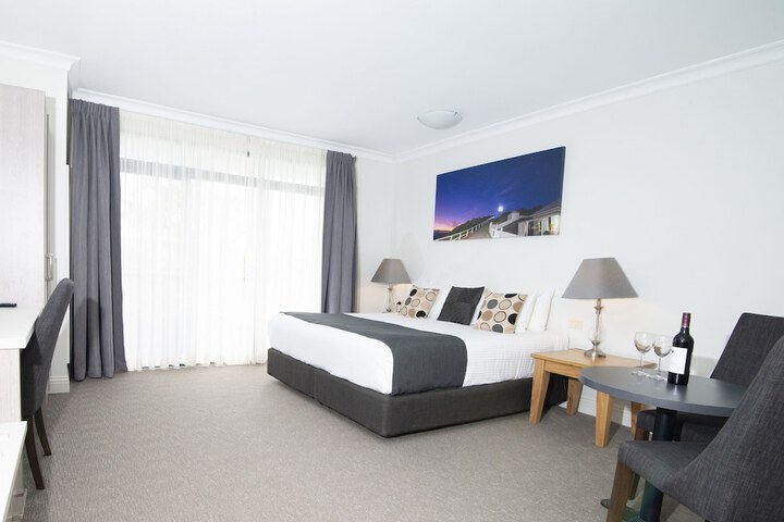 Room 4 of 68
