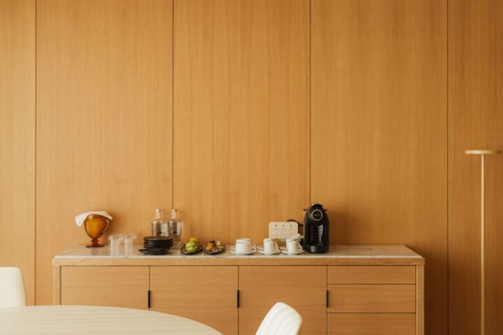 Lounge 67 of 75