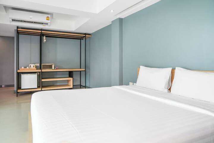 Room 16 of 28