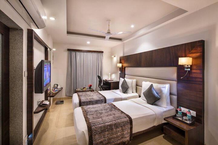 Room 12 of 26