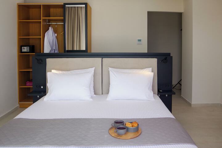 Room 42 of 186