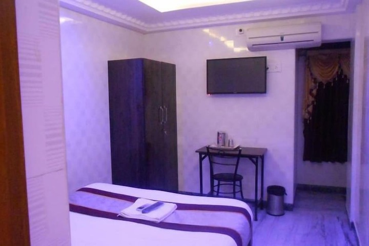 Room 7 of 25