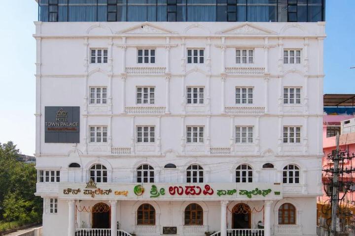 Hotel Town Palace