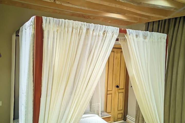 Room 8 of 38