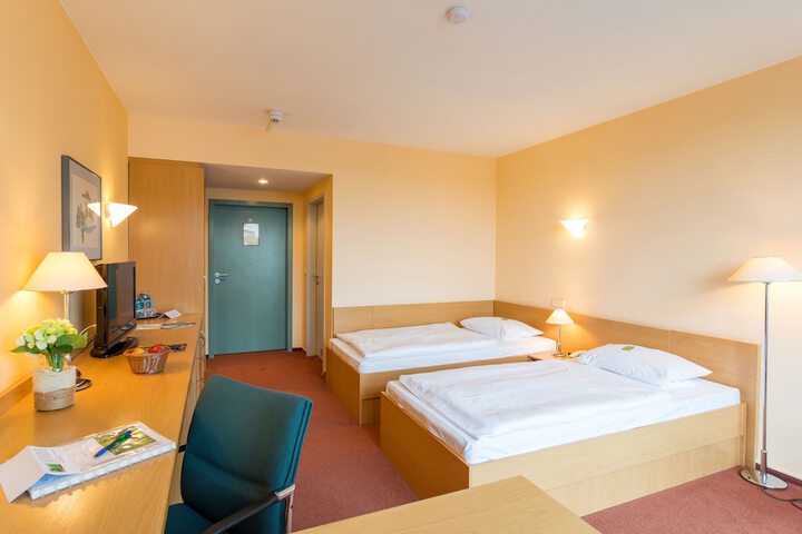 Room 6 of 24