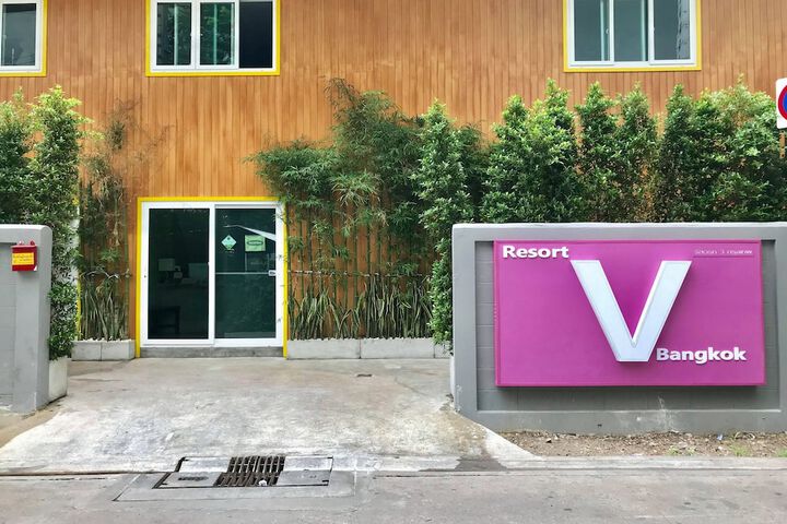Resort V - MRT Huai Khwang