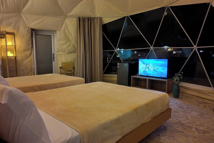 Room 8 of 97
