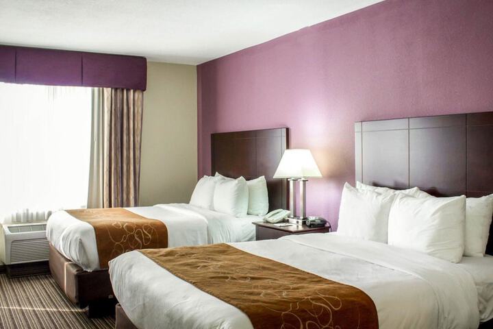 2 Queen Beds (1 of 8)
