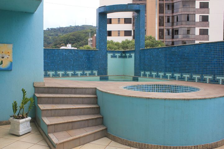 Pool 34 of 40