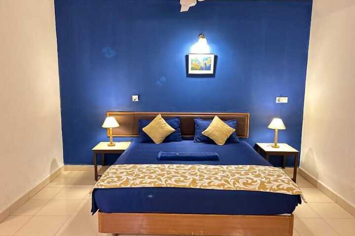 Room 6 of 9
