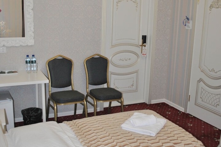 Room 30 of 48
