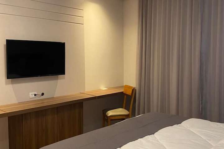 Room 13 of 35