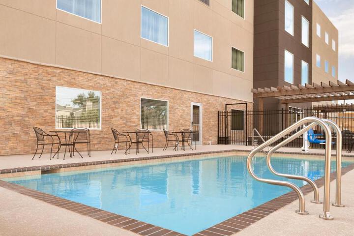 Pools & Facilities