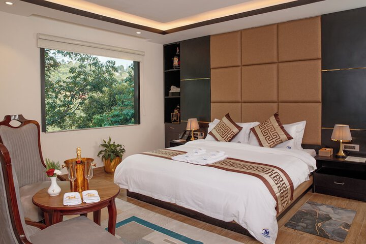 Room 10 of 48