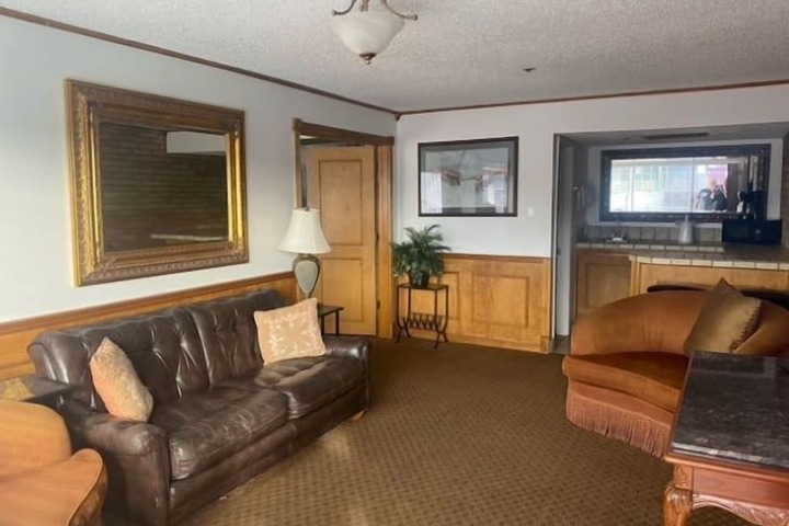 Room 6 of 24