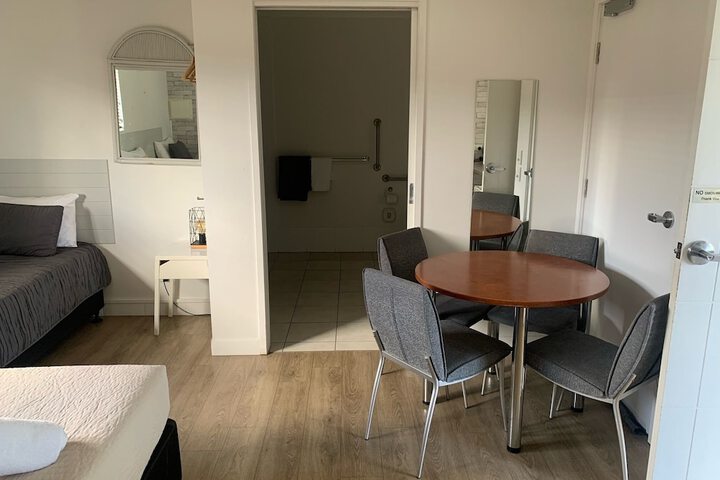 Room 17 of 27
