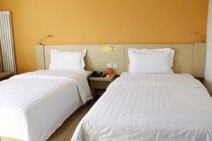 Room 2 of 5