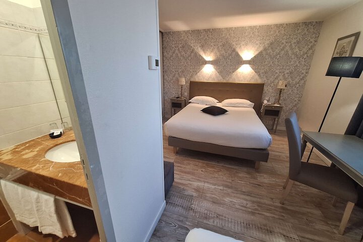 Room 27 of 60