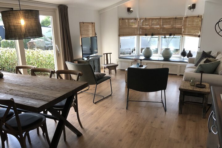 Room 6 of 38