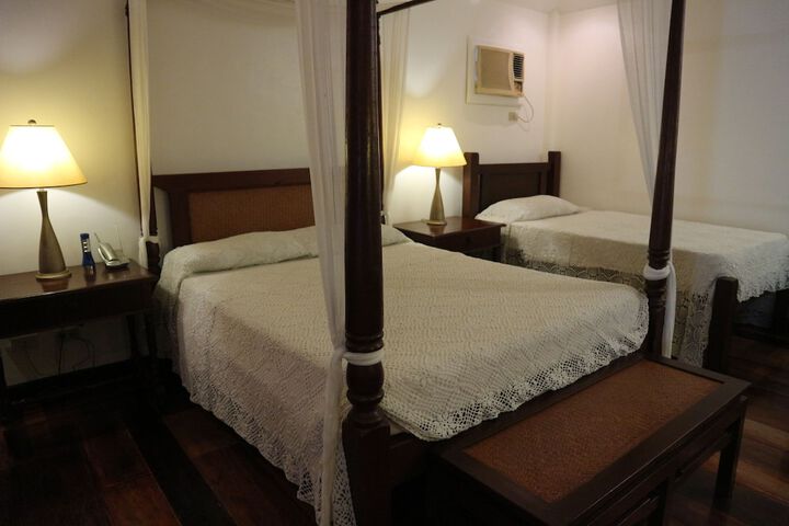 Room 16 of 98