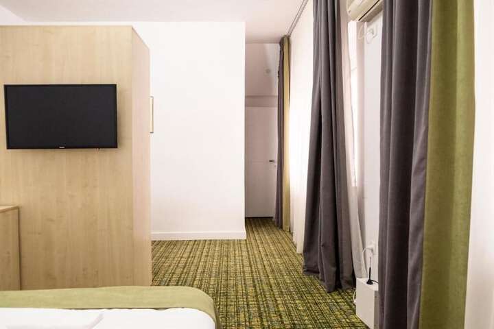Room 4 of 34