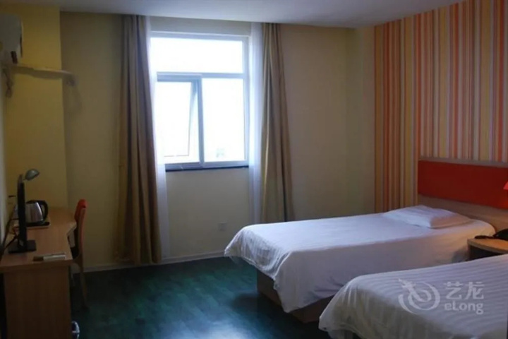 Room 5 of 11