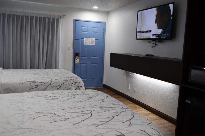 2 Queen Beds (9 of 13)