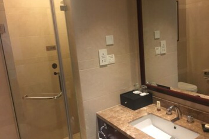 Room 3 of 16