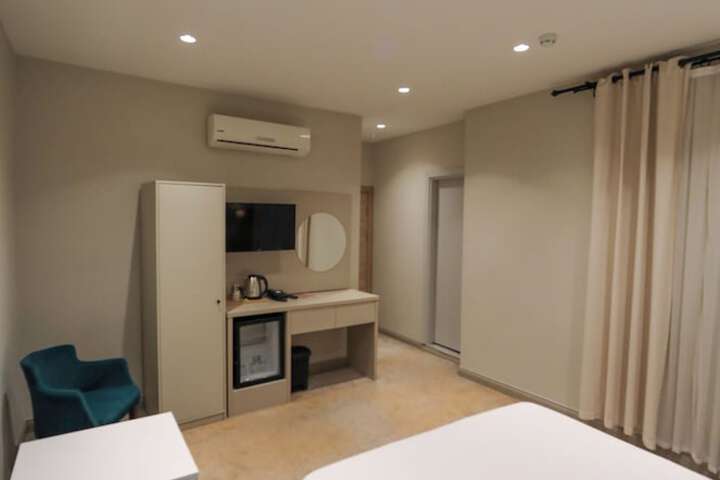 Room 5 of 60