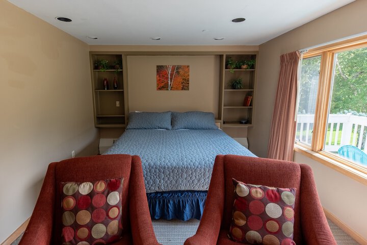 Room 8 of 125