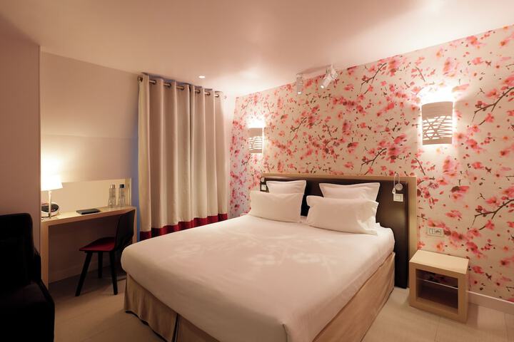 Room 32 of 106