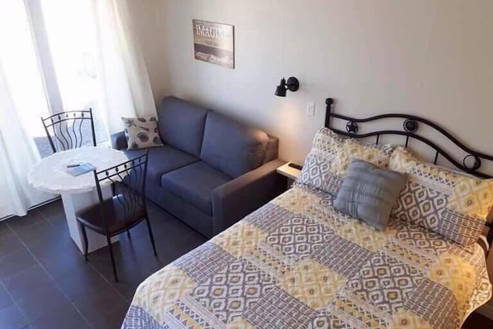 Room 10 of 28